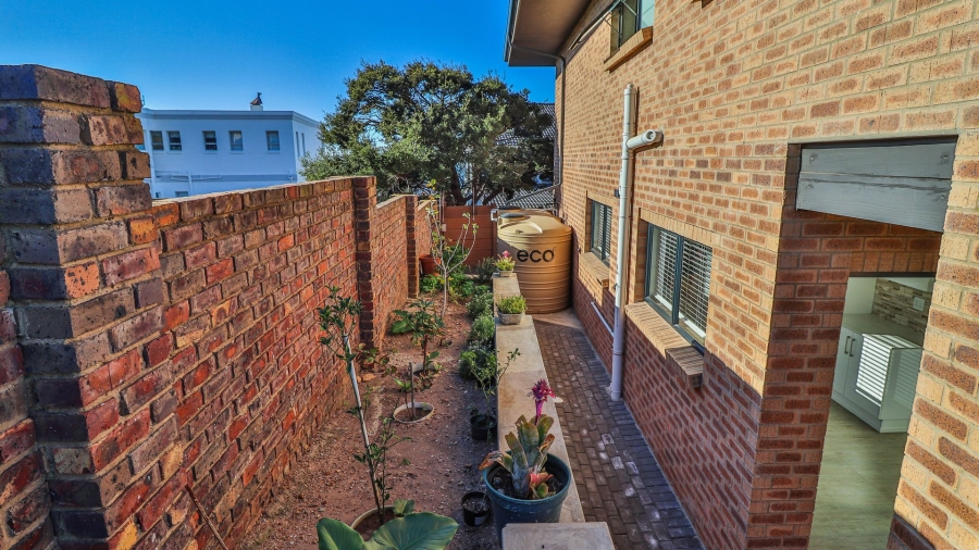 4 Bedroom Property for Sale in Wavecrest Eastern Cape